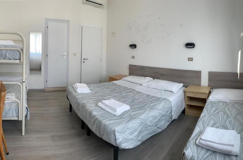 اتاق استاندارد چهار تخته, Laika