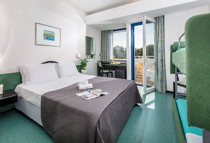 컴포트 룸, Medusa Splendid