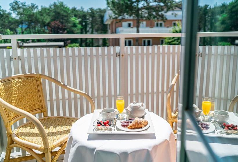 컴포트 룸, Medusa Splendid