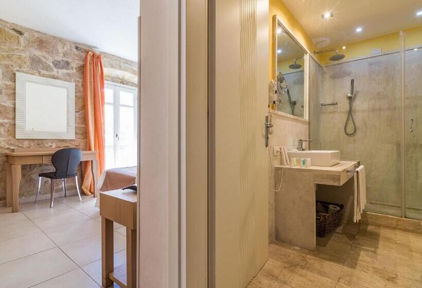 Семейный Номер, Nic