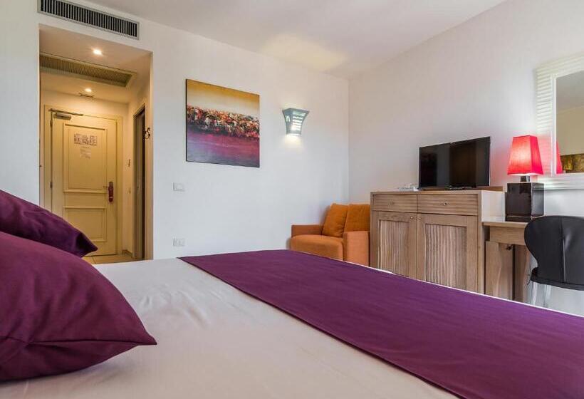 Семейный Номер, Nic