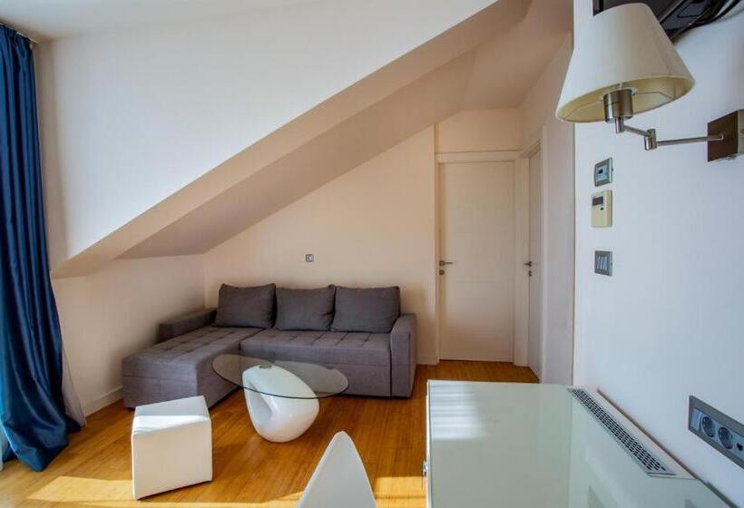 סוויטה נוף לים, Pleter