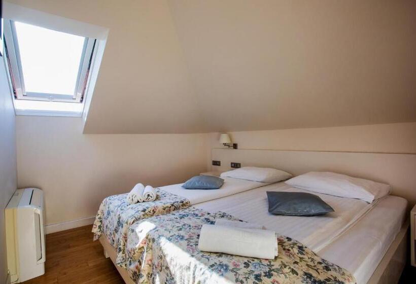 סוויטה נוף לים, Pleter