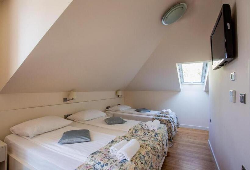 חדר סטנדרט לשלושה, Pleter