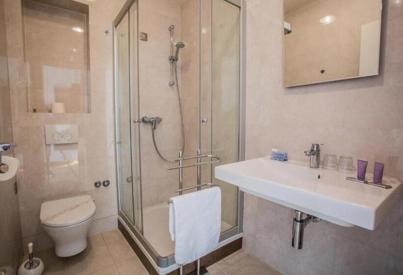 3 Bett Standardzimmer Balkon, Pleter