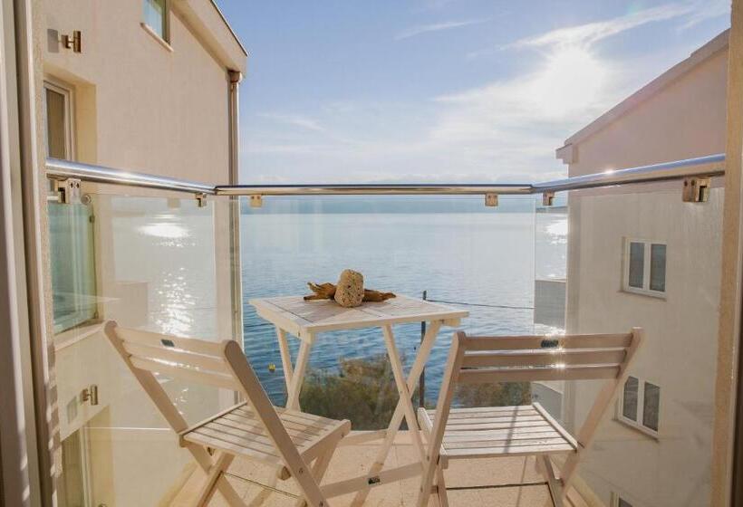 חדר סטנדרט לשלושה עם מרפסת, Pleter