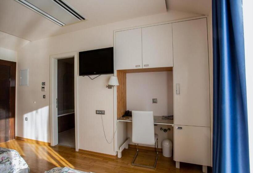 3 Bett Standardzimmer Balkon, Pleter