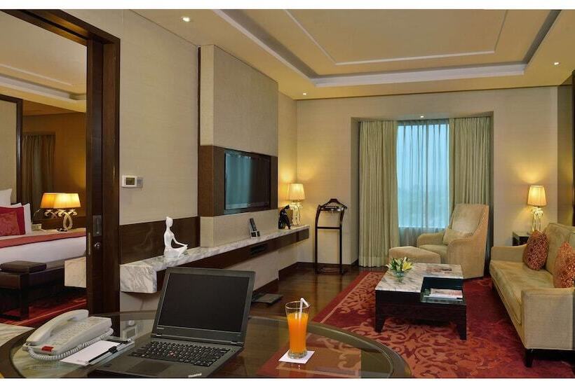 스위트, Radisson Blu Jaipur