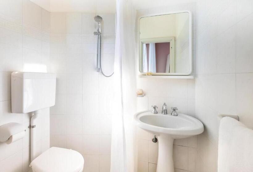 غرفة إقتصادية رباعية, Souvenir