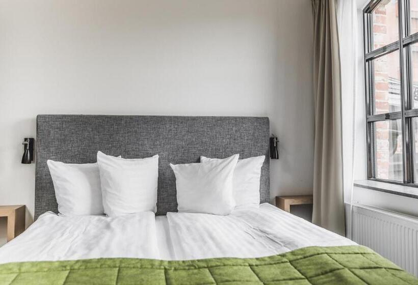 标准工作室, The More Hotel Lund