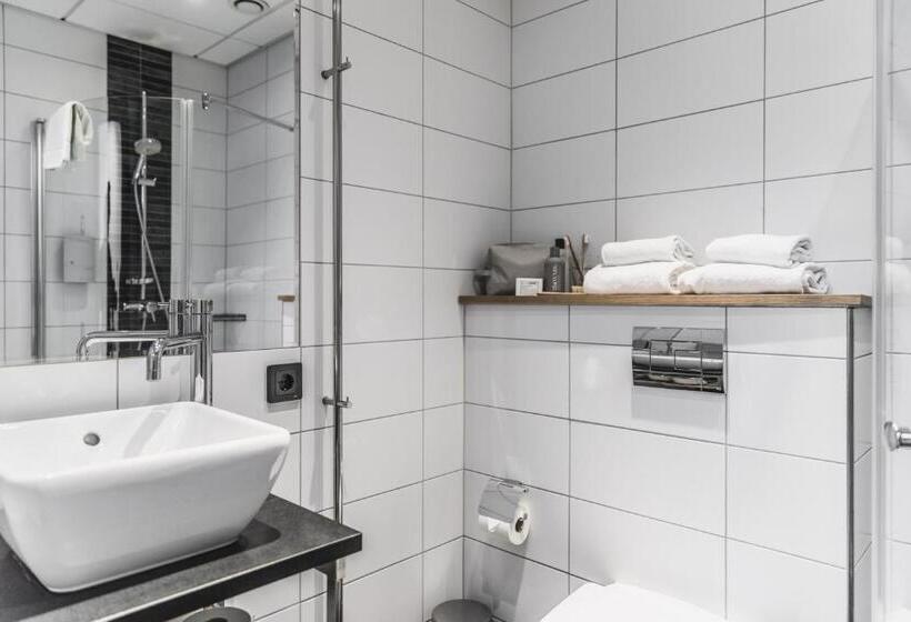 标准工作室, The More Hotel Lund