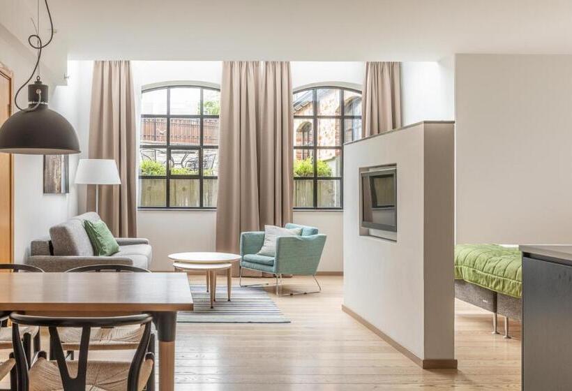 高级工作室, The More Hotel Lund