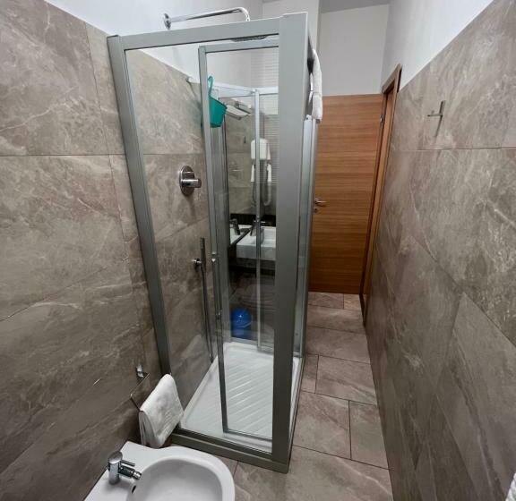 استودیوی استاندارد, Residence Star