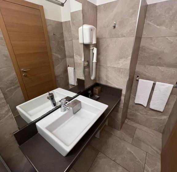 استودیوی استاندارد, Residence Star