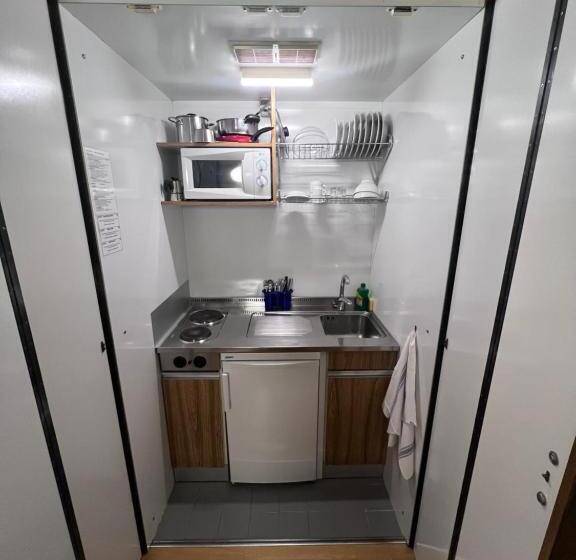 استودیوی استاندارد, Residence Star