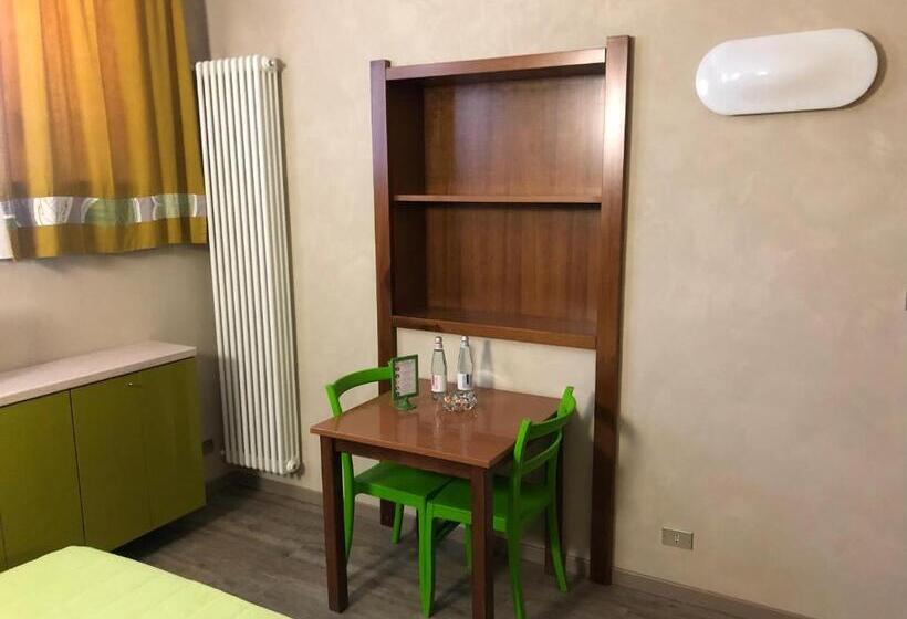 Economy Studio, Residence Star