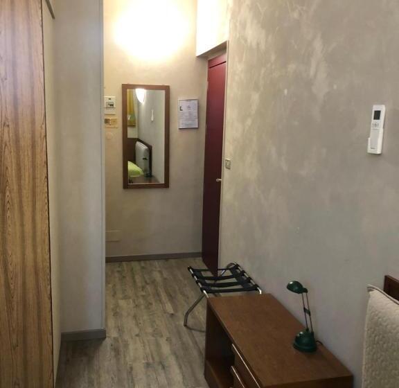 Economy Studio, Residence Star