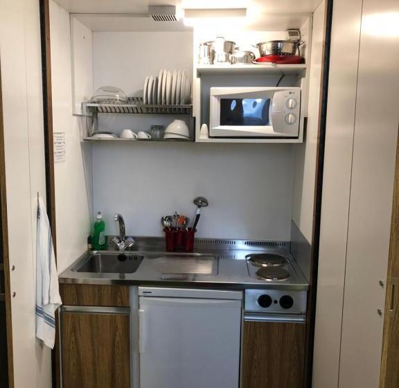 Economy Studio, Residence Star