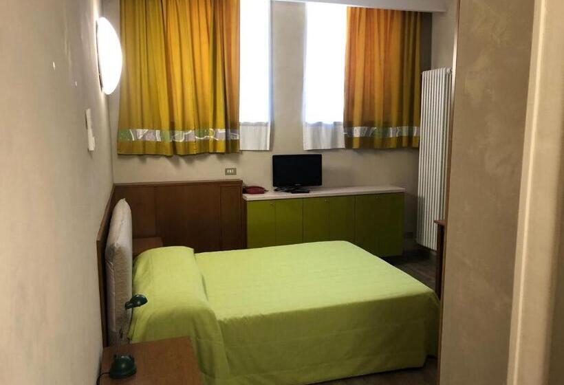 Economy Studio, Residence Star
