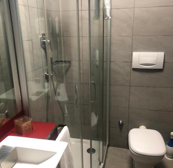 Economy Studio, Residence Star