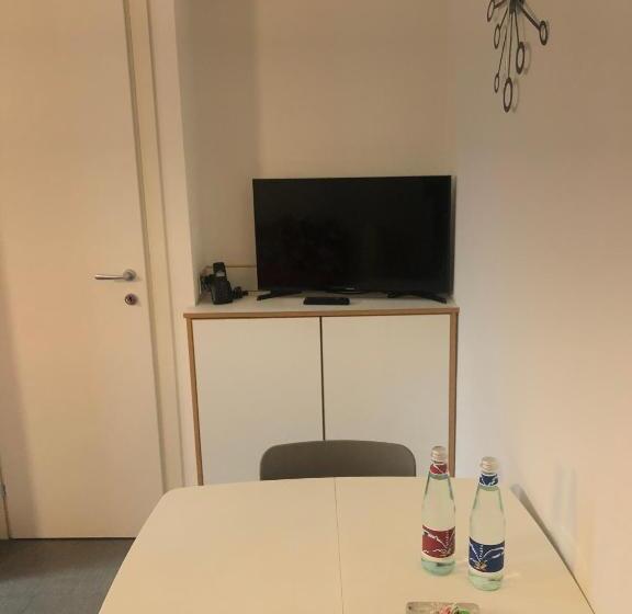 Economy Studio, Residence Star