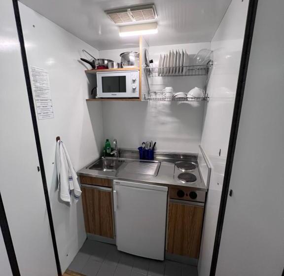 استودیوی سوپریور, Residence Star