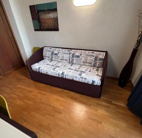 استودیوی سوپریور, Residence Star