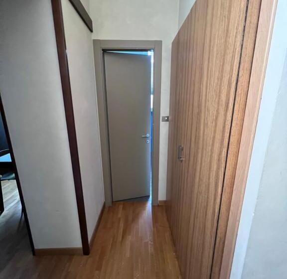 استودیوی سوپریور, Residence Star