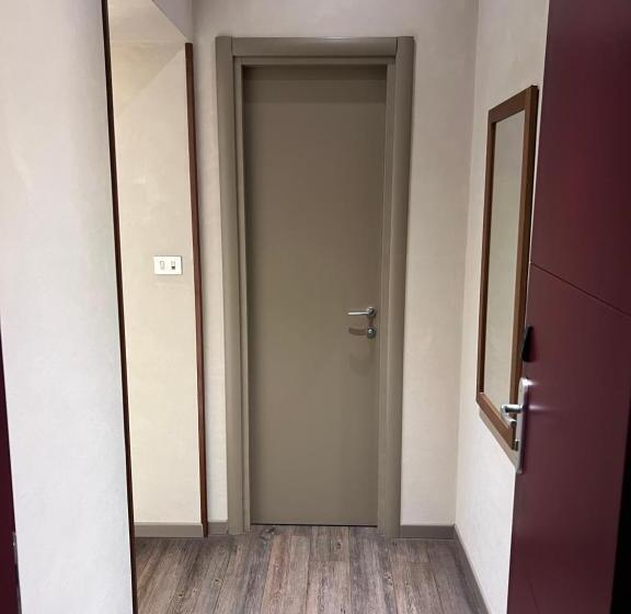 استودیوی لوکس, Residence Star