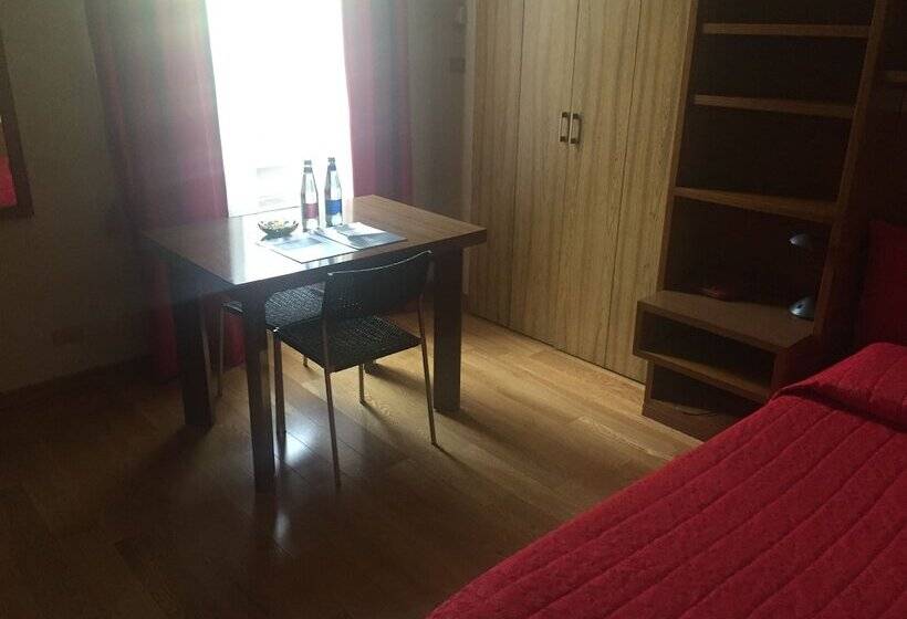 Economy Studio, Residence Star