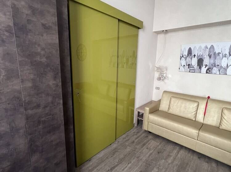 استودیوی سوپریور, Residence Star