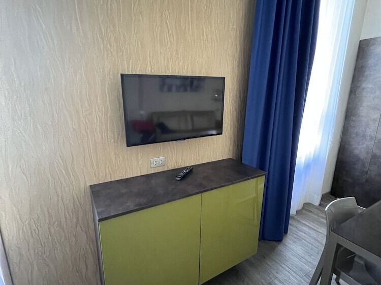 استودیوی سوپریور, Residence Star