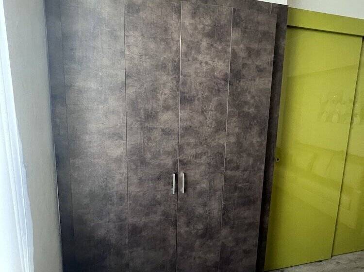 استودیوی سوپریور, Residence Star