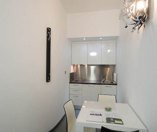 استودیوی لوکس, Residence Star