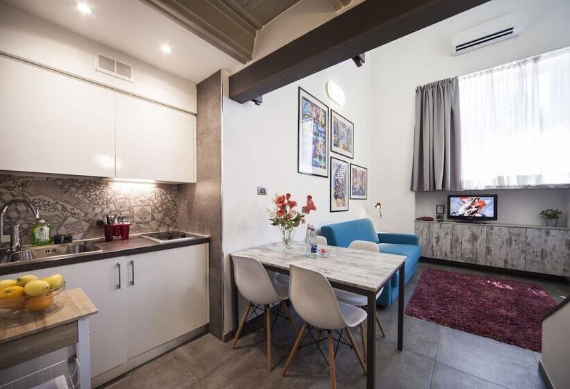 استودیوی لوکس, Residence Star