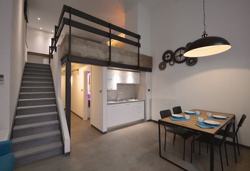 استودیوی لوکس, Residence Star
