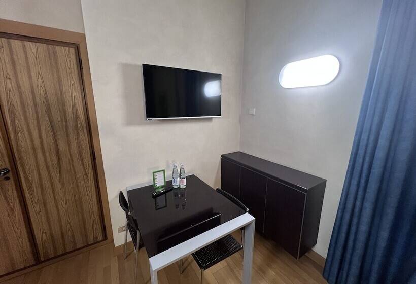 استودیوی استاندارد, Residence Star