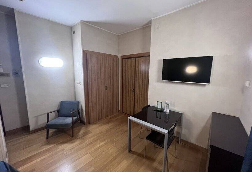 استودیوی استاندارد, Residence Star