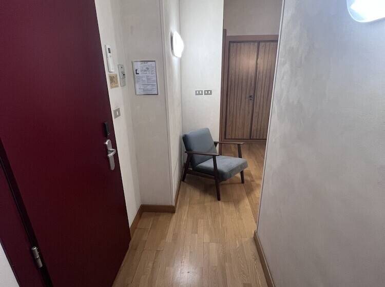 استودیوی استاندارد, Residence Star