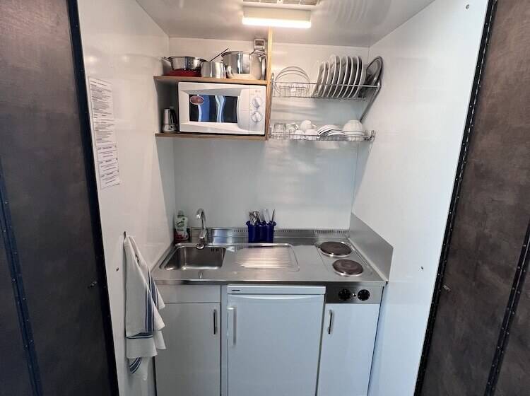 استودیوی سوپریور, Residence Star