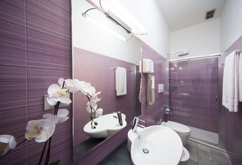 استودیوی سوپریور, Residence Star