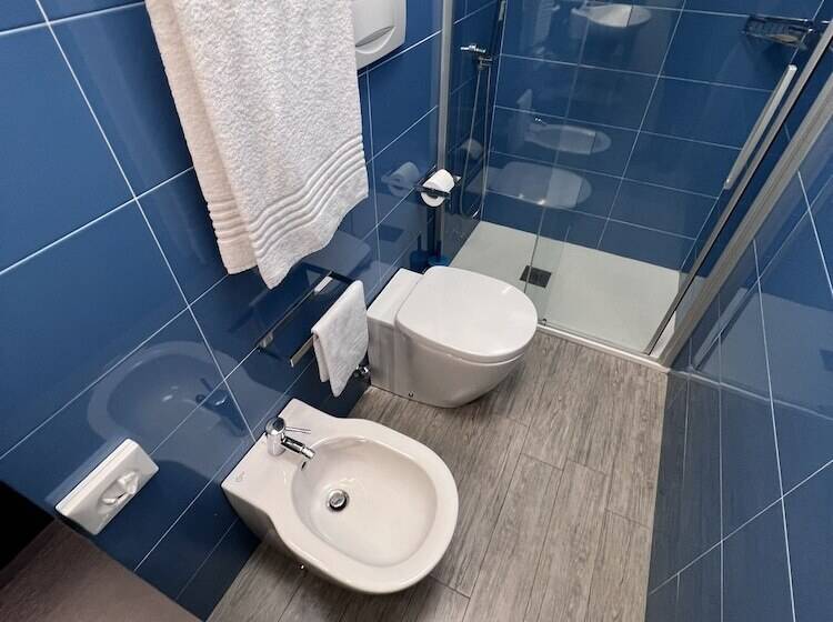 استودیوی سوپریور, Residence Star