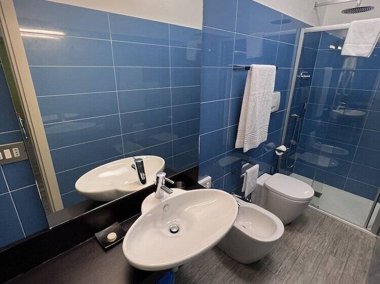 استودیوی سوپریور, Residence Star