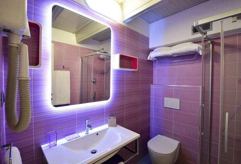 استودیوی لوکس, Residence Star