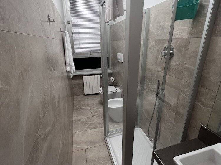 استودیوی استاندارد, Residence Star