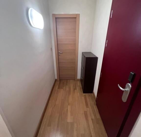 استودیوی استاندارد, Residence Star