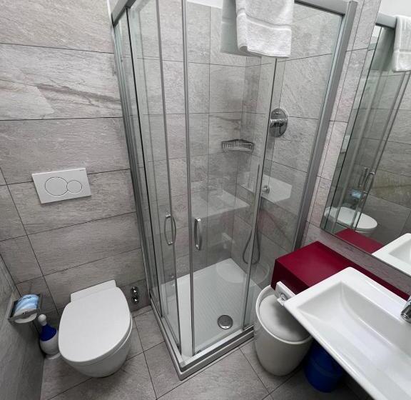 استودیوی استاندارد, Residence Star