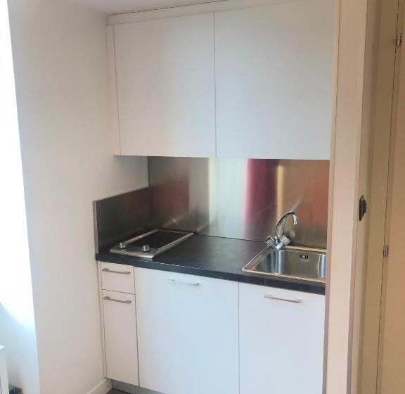 Economy Studio, Residence Star