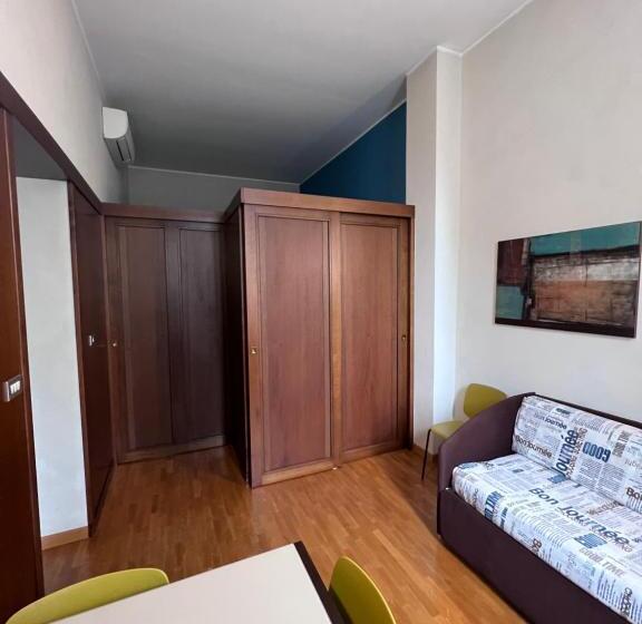 استودیوی سوپریور, Residence Star