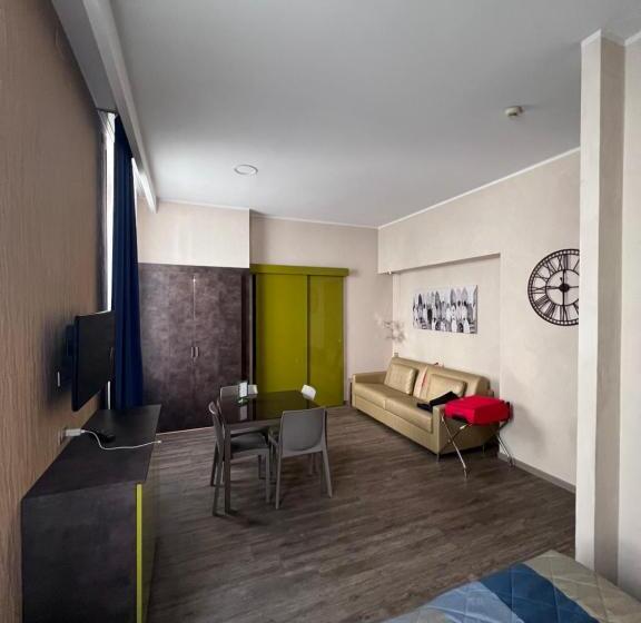 استودیوی سوپریور, Residence Star